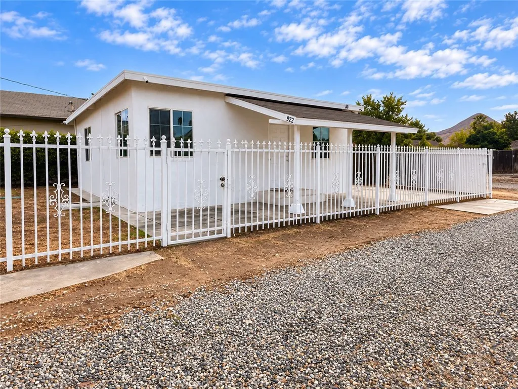 922 Center Street, Riverside, CA 92507 — photo 3
