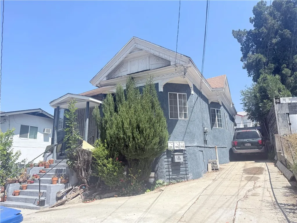 1231 Innes — photo