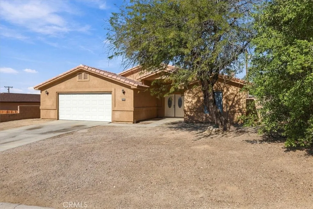 68256 Calle Azteca — photo