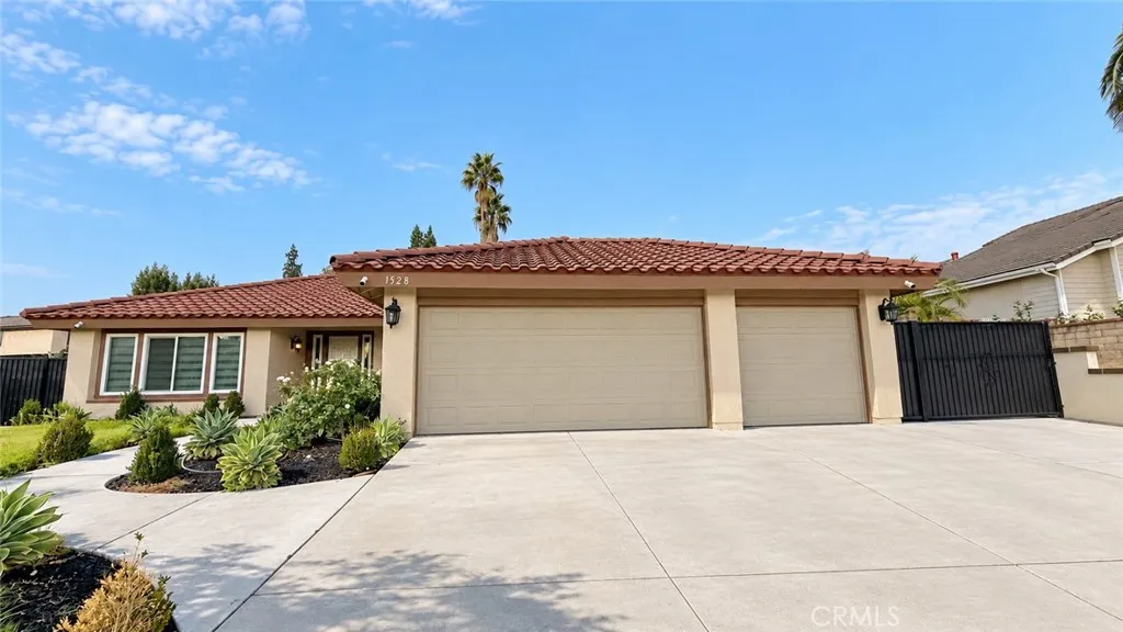 1528 S Gold Canyon — photo