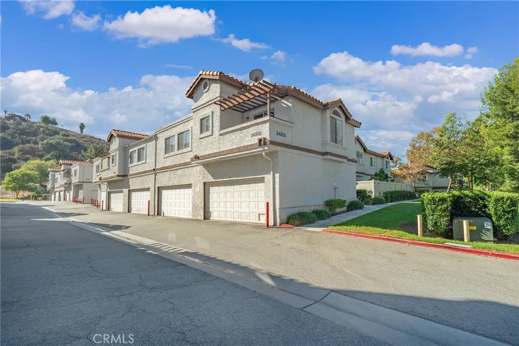 24202 Sylvan Glen Road Unit E — photo