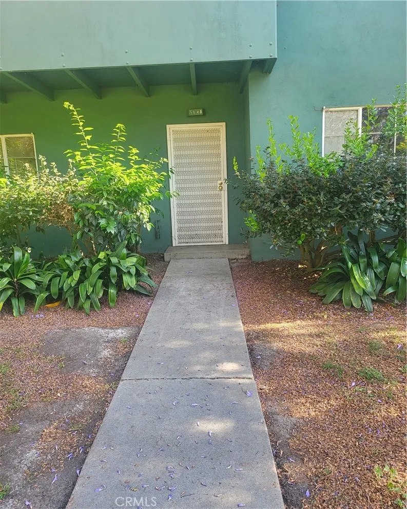 5148 Village — photo