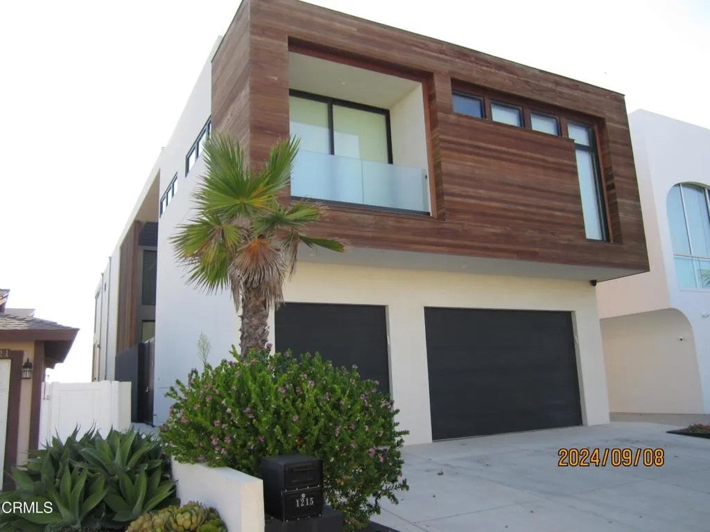 1215 Capri Way — photo