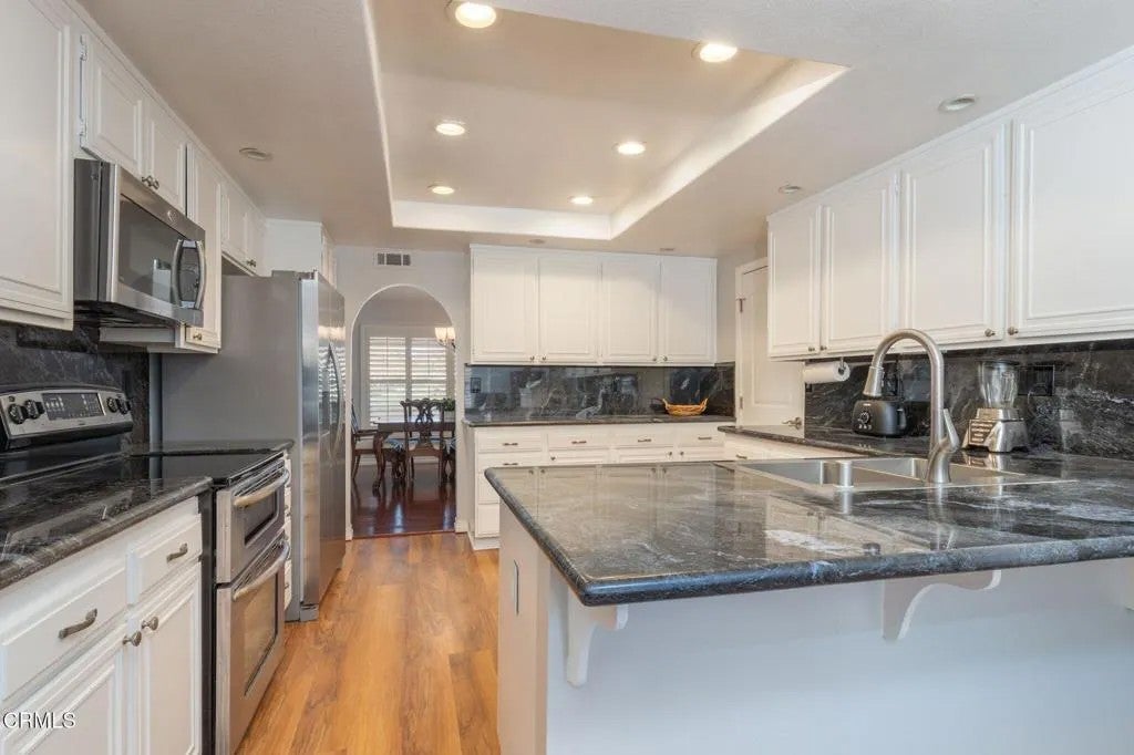 34121 Village 34 — photo
