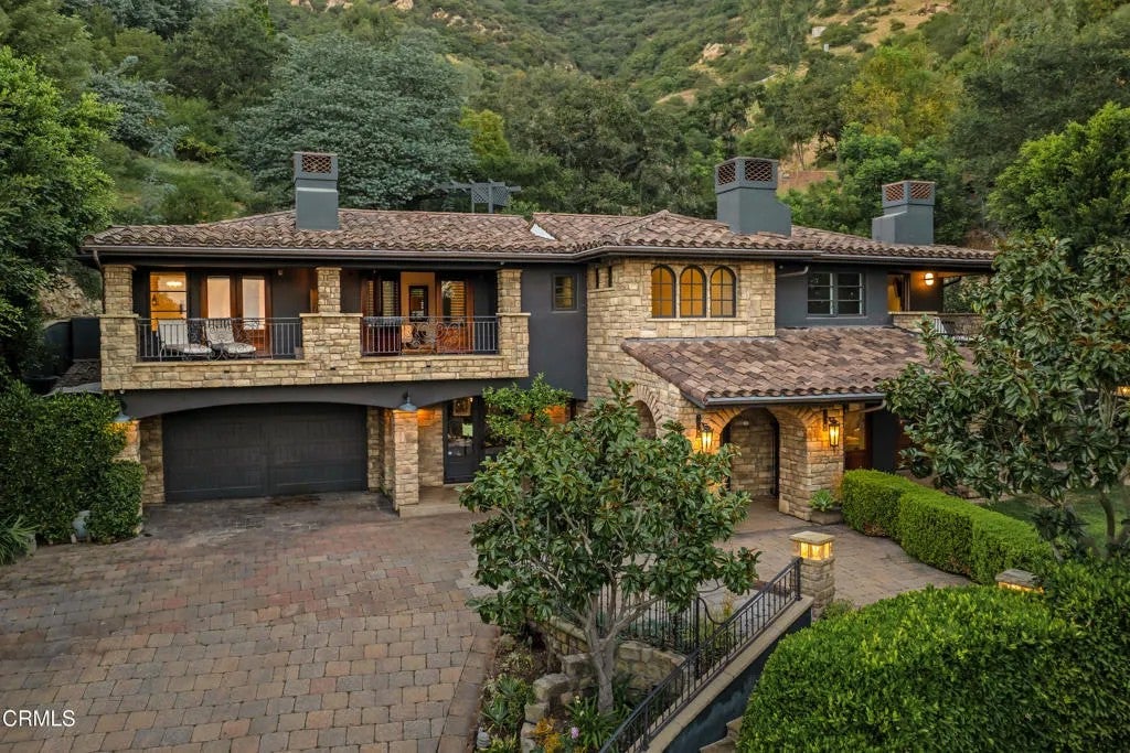 330 E Mountain Drive — photo