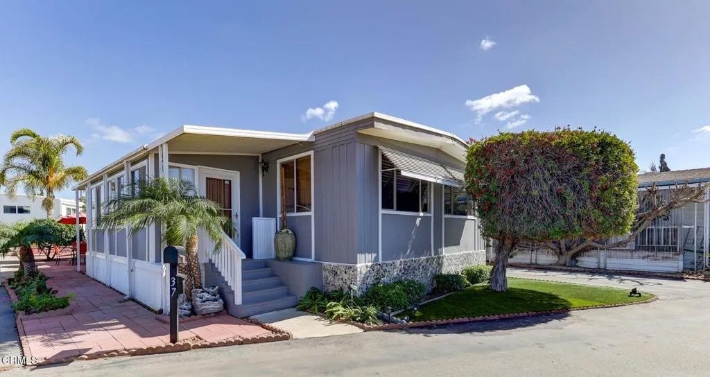 4388 Central 37 — photo