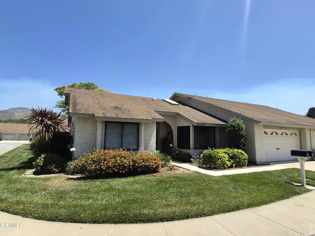 42224 Village 42 — photo