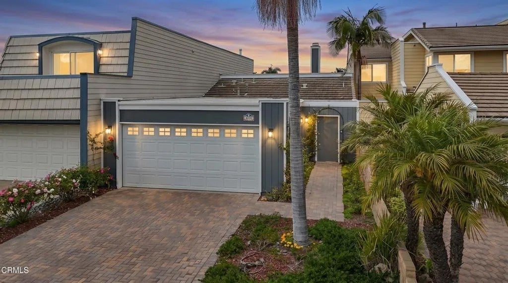 4451 Gateshead Bay — photo