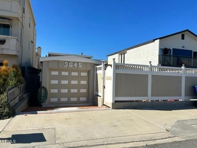 3645 Sunset Lane — photo