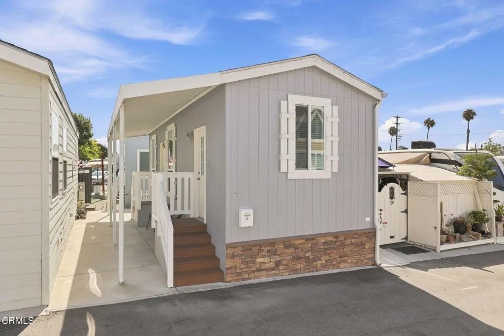 3975 Telegraph 26 — photo