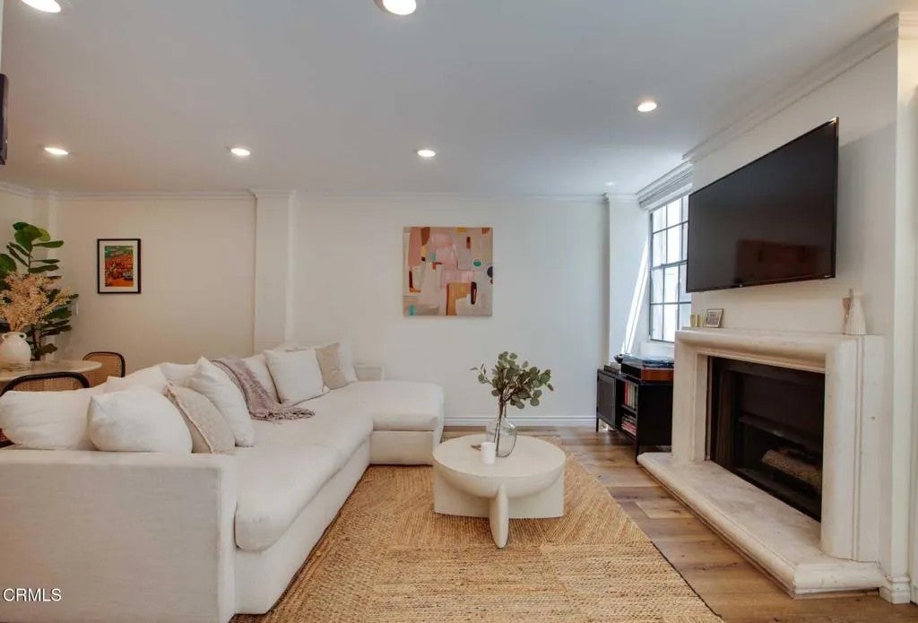750 N Kings Road 117 — photo