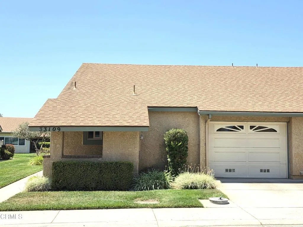 33109 Village 33 — photo