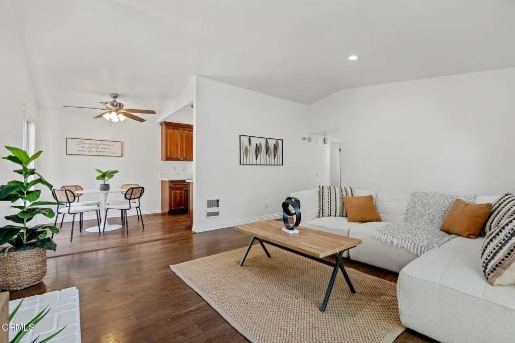 5117 Jefferson Square — photo