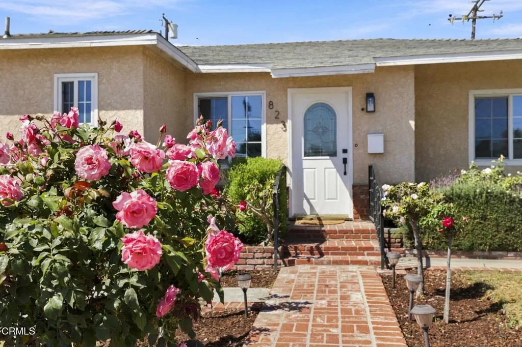 823 W Roderick Avenue, Oxnard, CA 93030 — photo 2