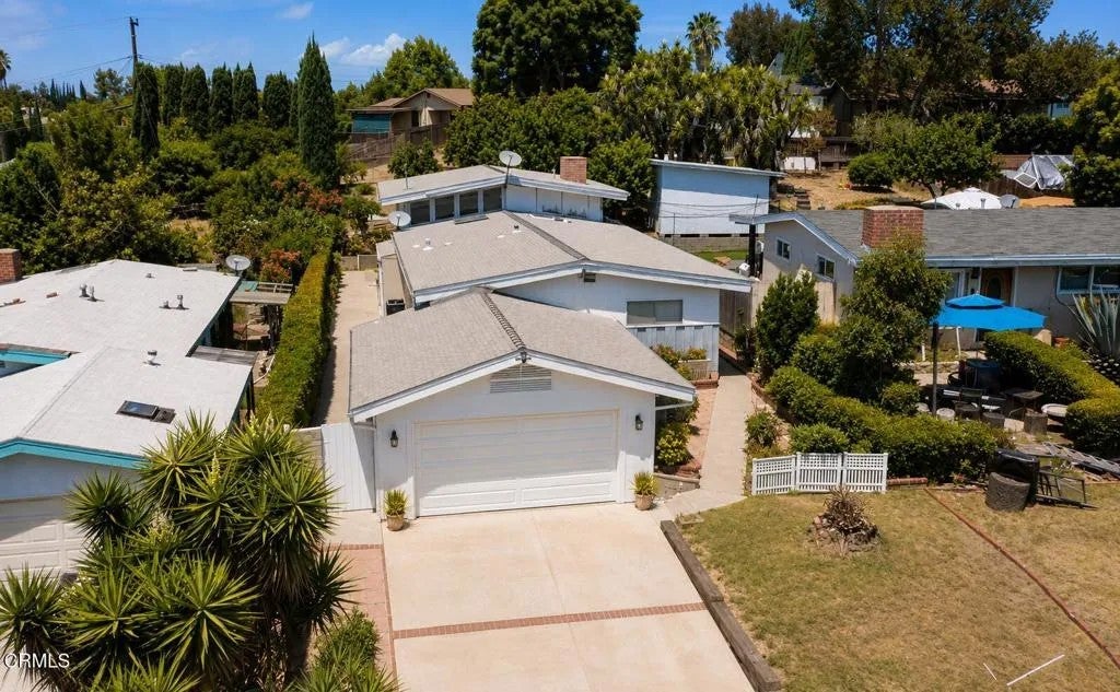 935 E Hillcrest Drive — photo