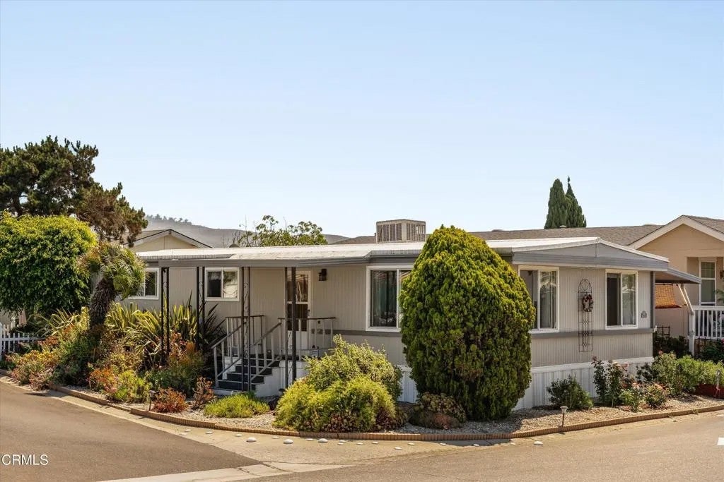 10 Wisteria Way — photo