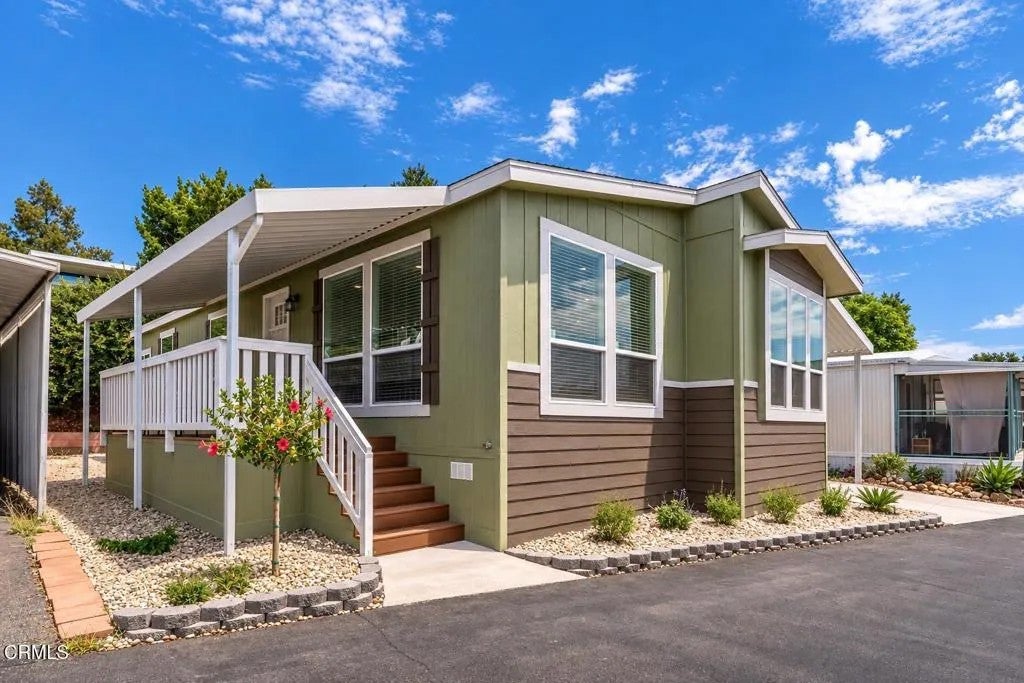 1202 Loma 120 — photo