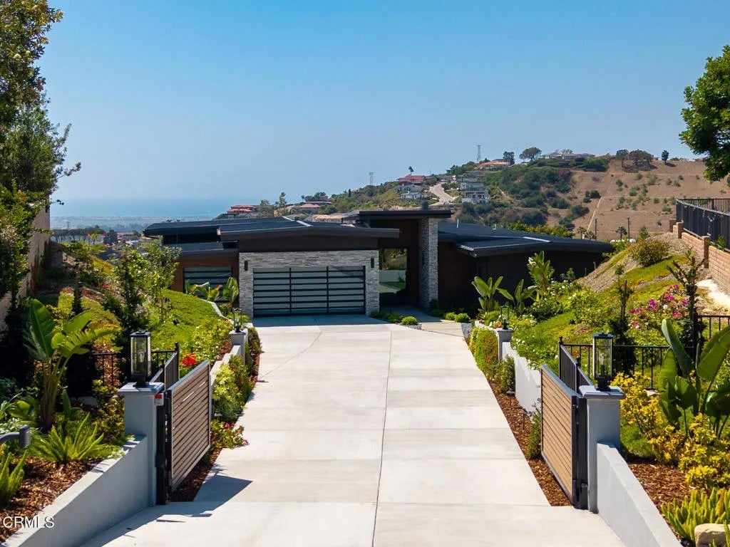 7152 Ridgecrest Court — photo