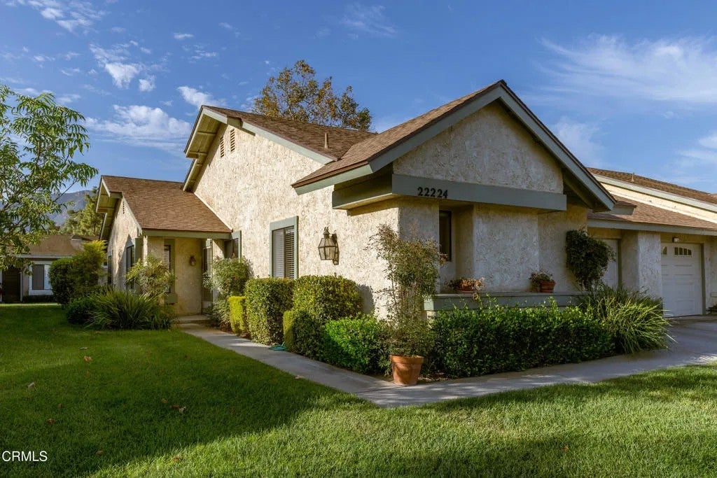 22224 Village 22 — photo