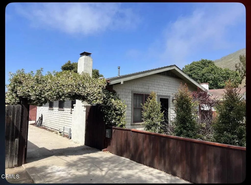 101 E Warner Street — photo