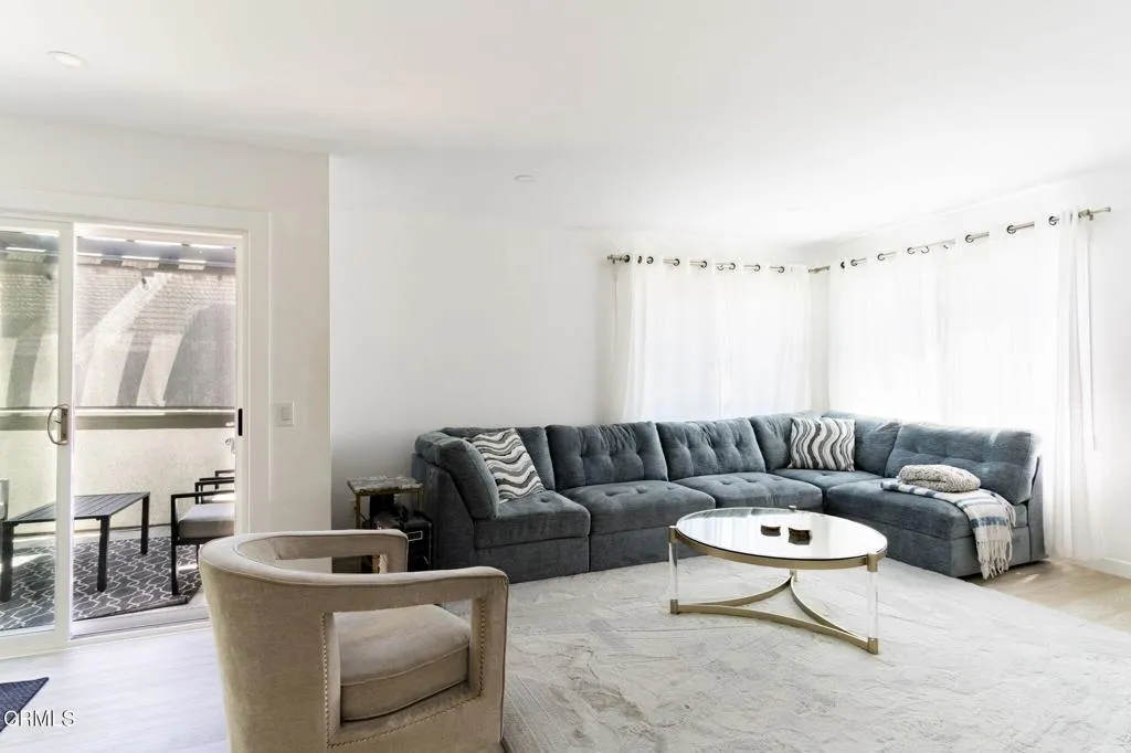 1340 E Hillcrest Drive Unit 6 — photo