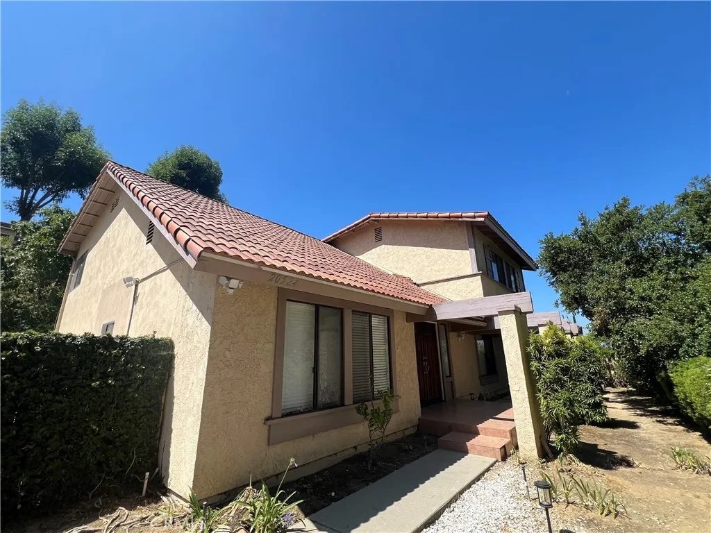 20524 Summertown Street — photo