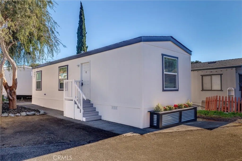 1255 Orcutt B14 — photo