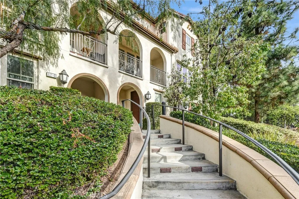 827 E Promenade Unit E, Azusa, CA 91702 — photo 2