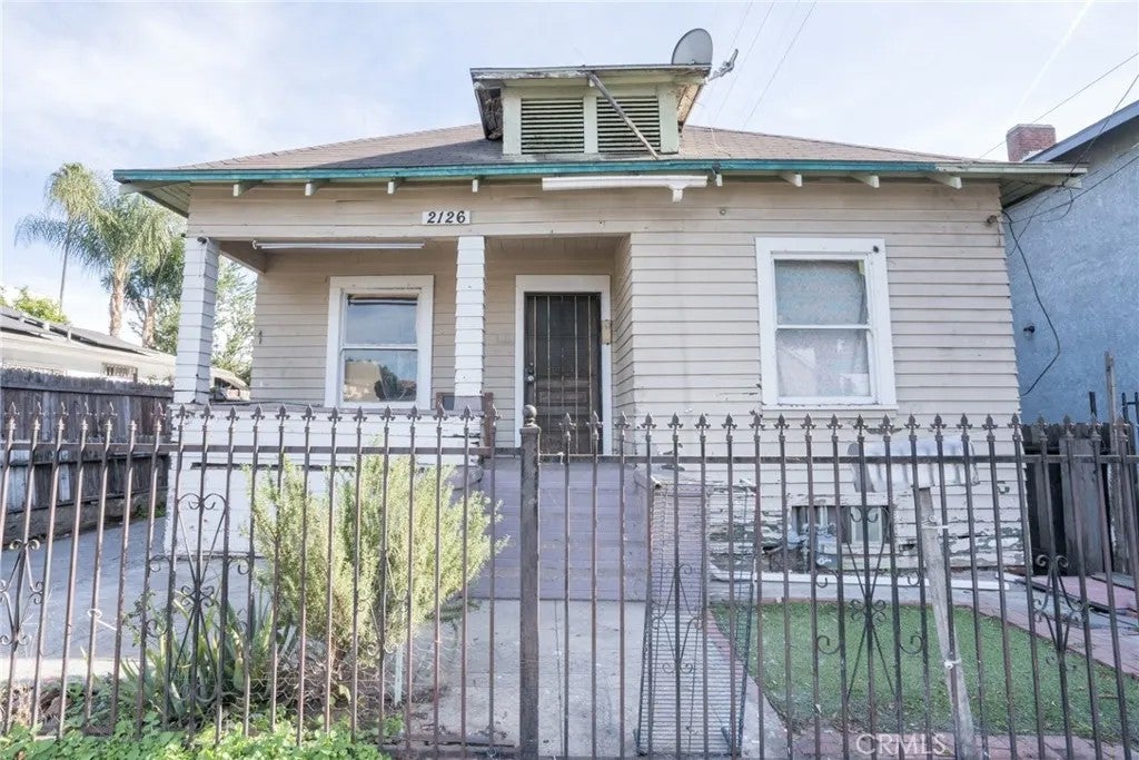 2126 Daly — photo