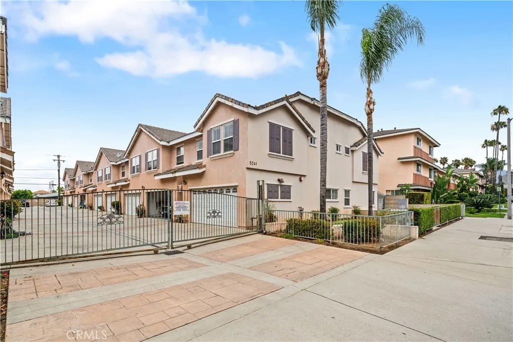 5241 Rosemead Boulevard C — photo