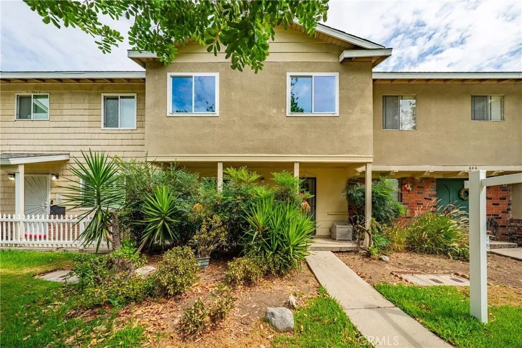 644 E Lee Place — photo