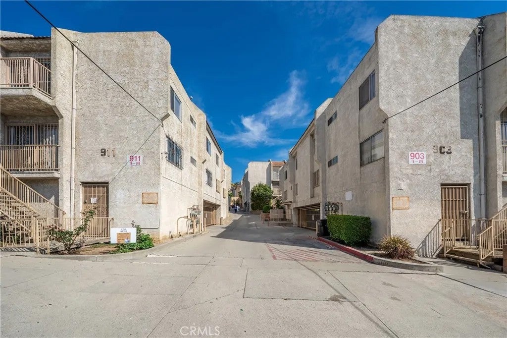 911 New Depot Street 9-10 — photo