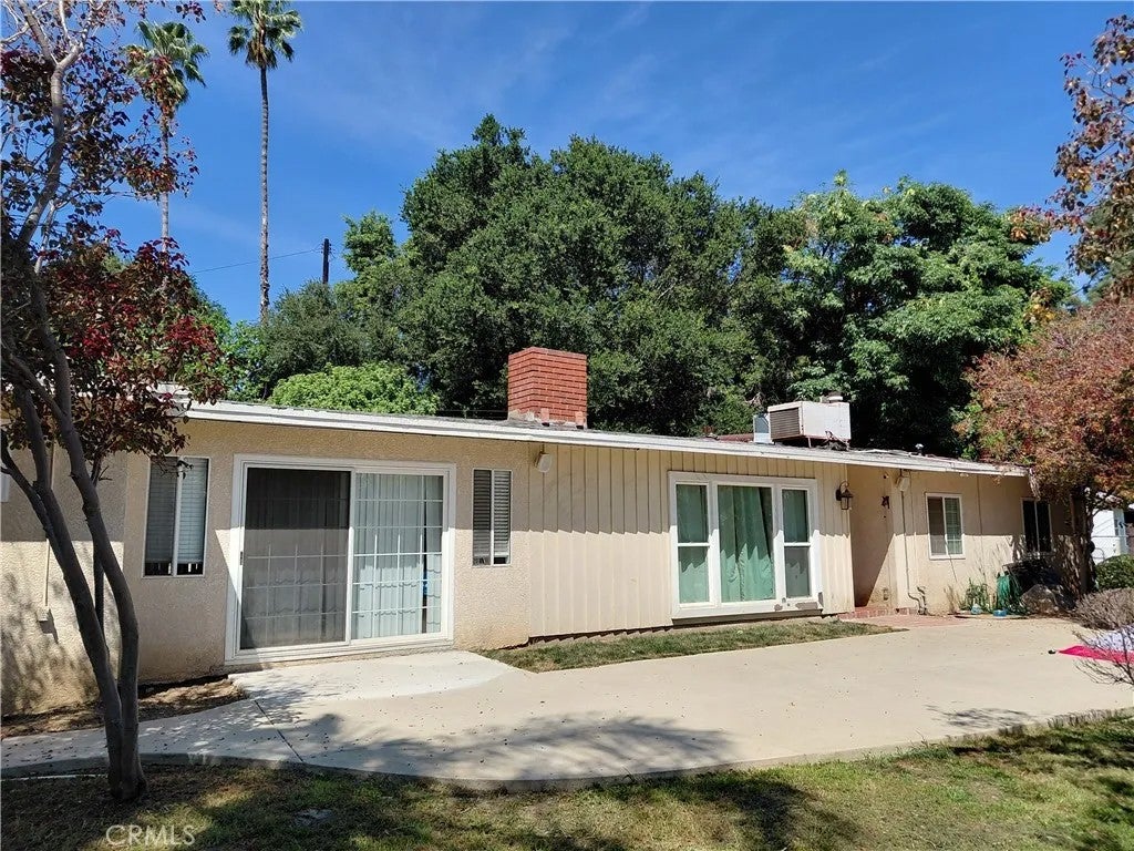 15421 Newton Street — photo
