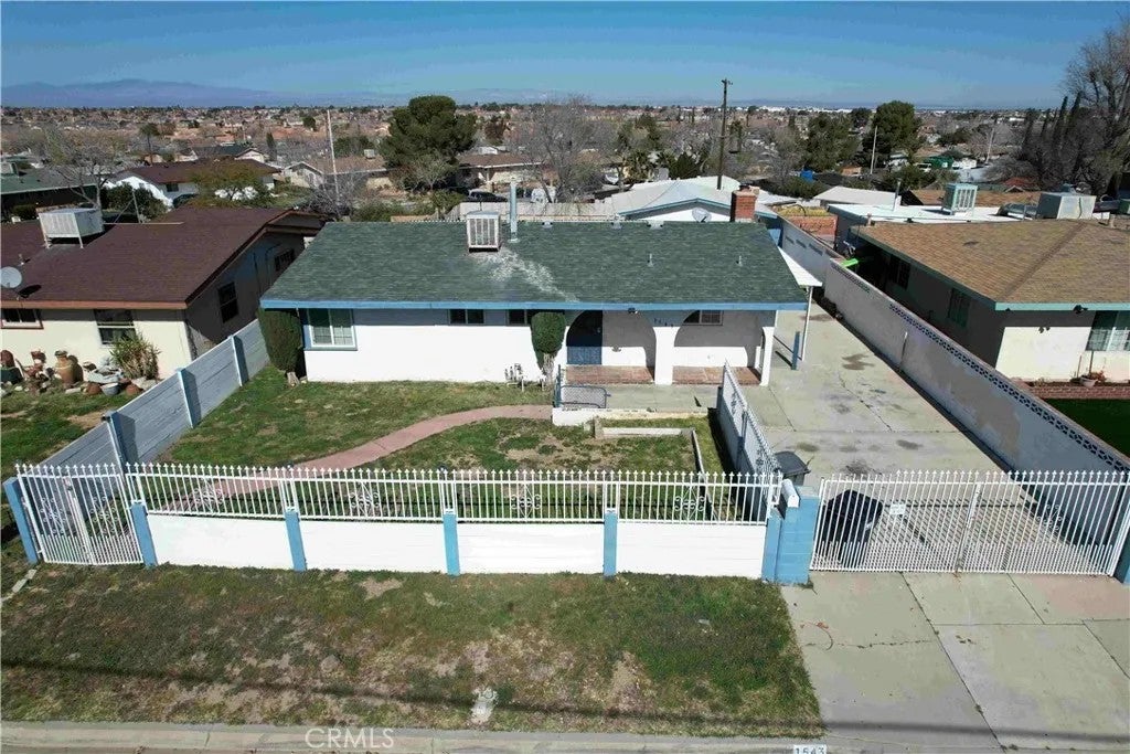 1543 Elizabeth Lake — photo
