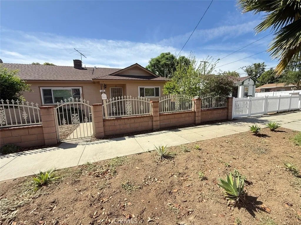 122 E Park — photo