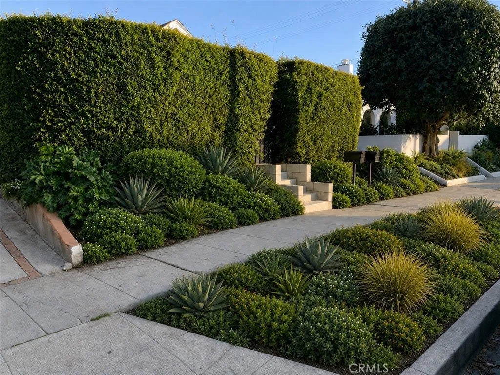 716 N Sierra Bonita Avenue — photo