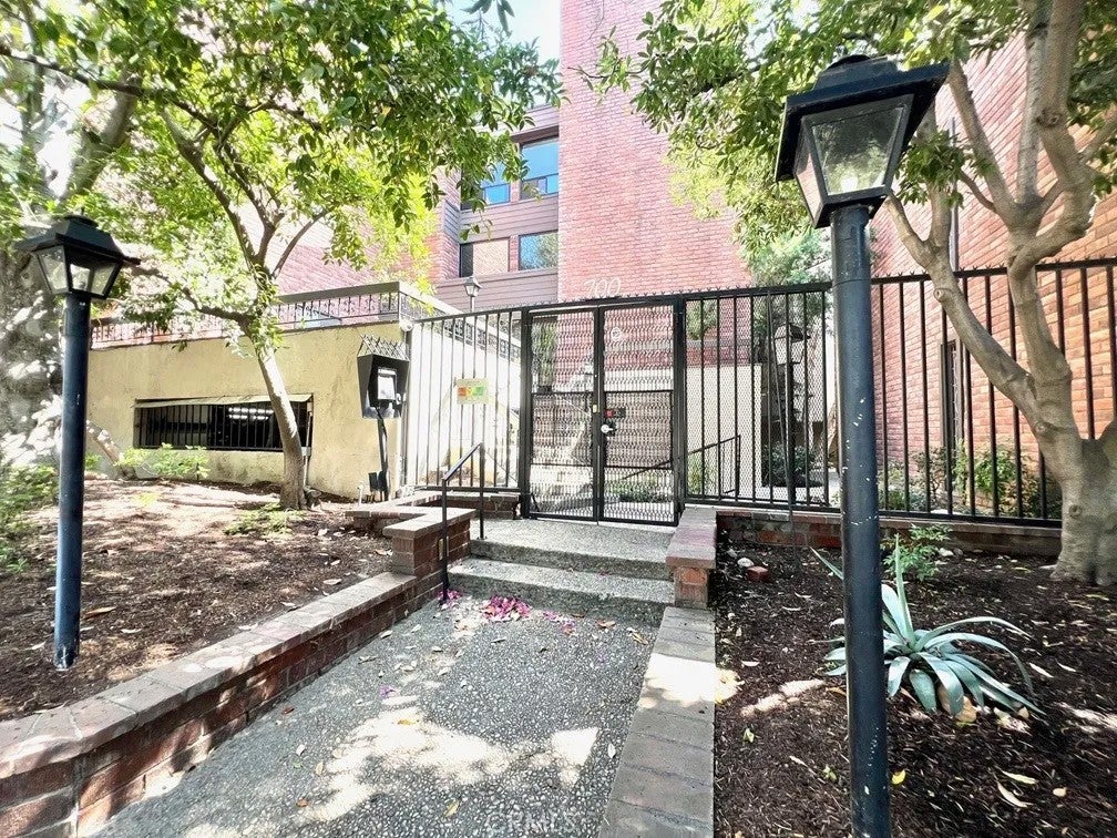 700 S Lake Avenue 111 — photo