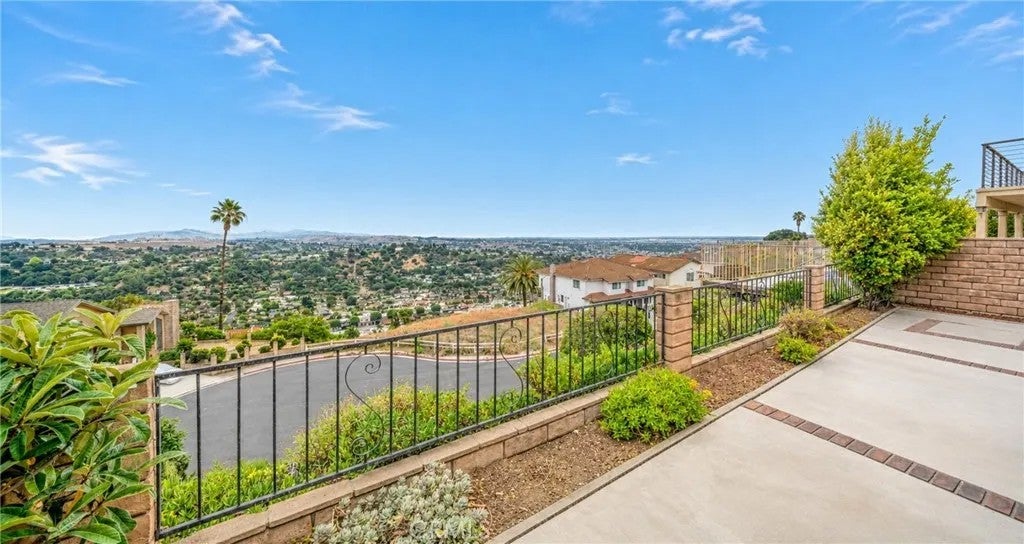 704 Crest Vista Drive — photo