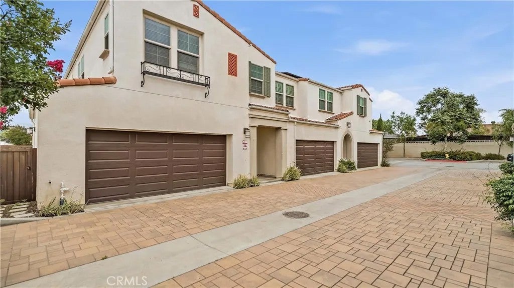 291 E Arrow 17 — photo