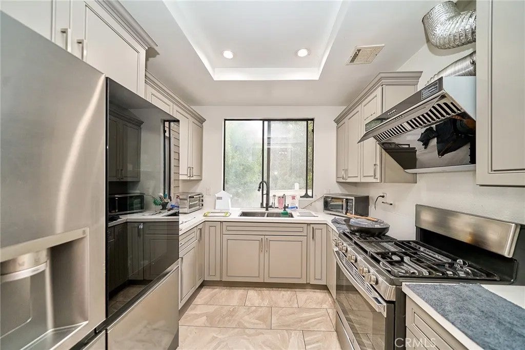 4900 N Grand 306 — photo