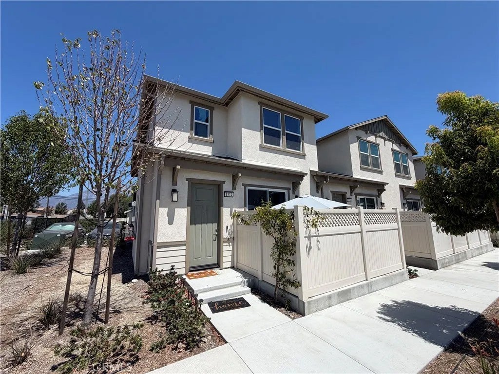 1374 Chervil Way — photo
