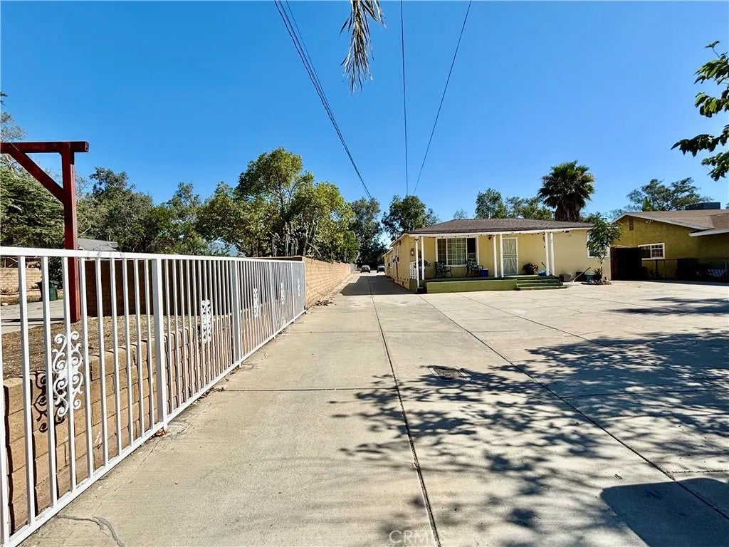 17032 Malaga Street — photo