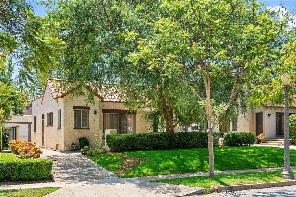 1953 S Los Robles — photo