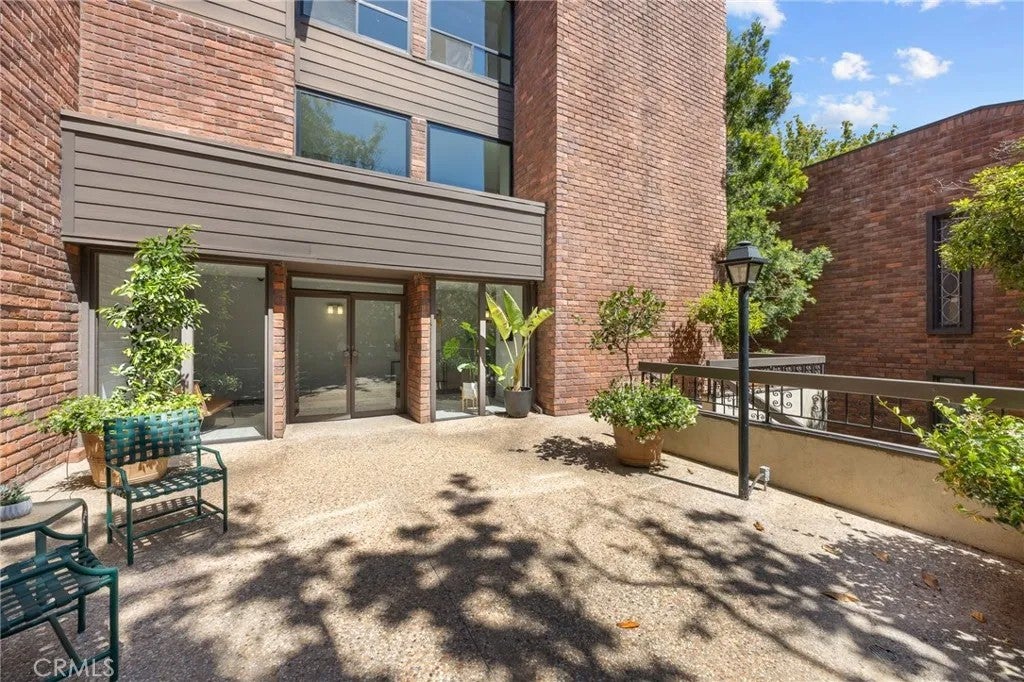 700 S Lake Avenue 109 — photo