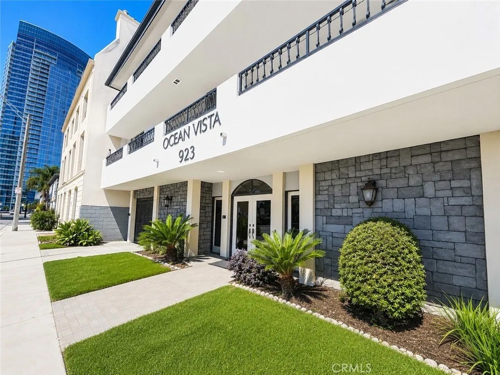 923 E Ocean 5 — photo
