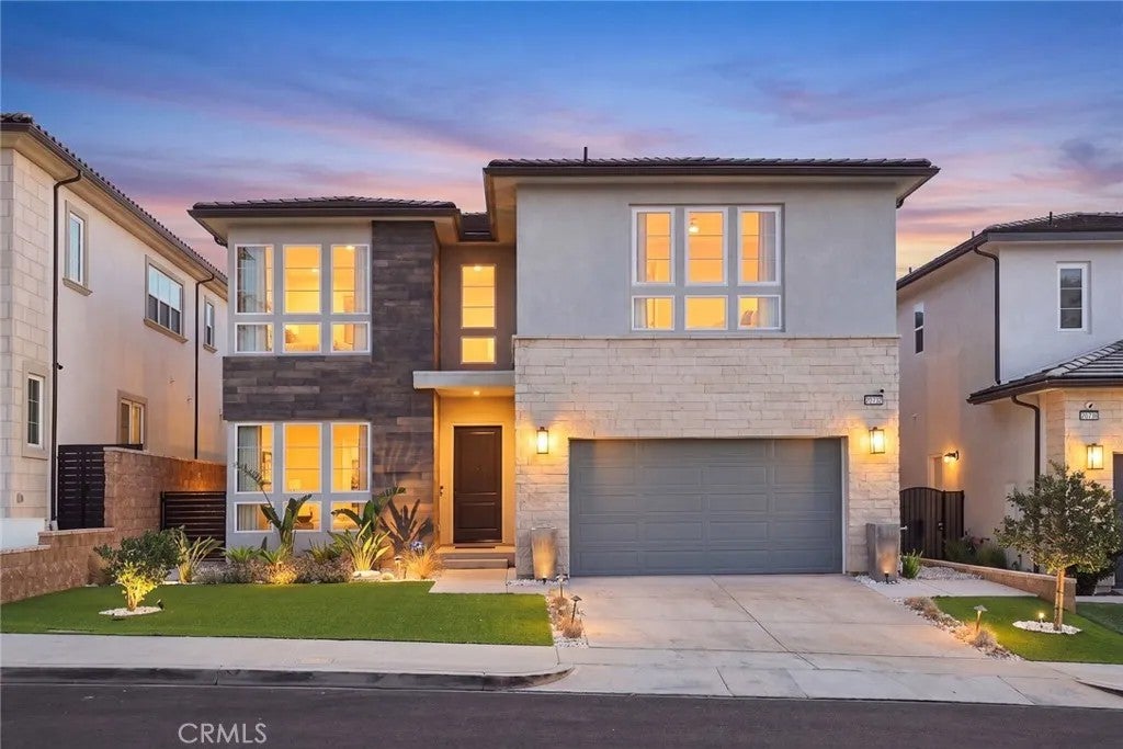 20732 W Bluebird Court — photo
