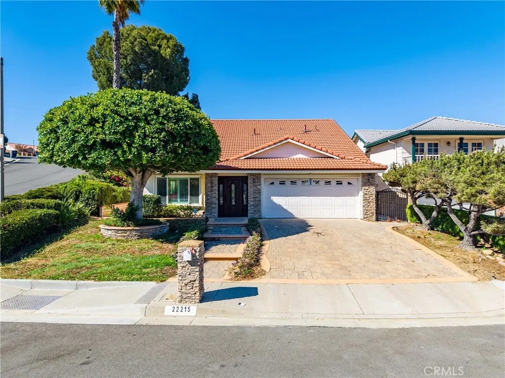 22215 Croll Court — photo