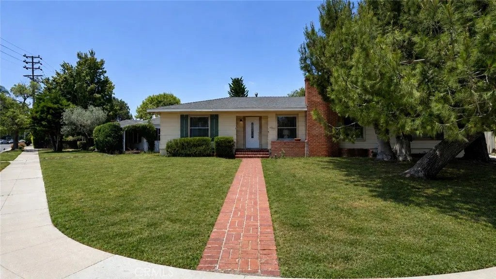 10207 Camarillo Street — photo