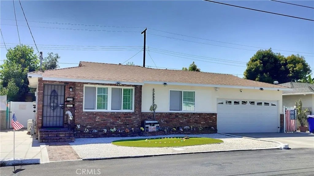 5539 N Willard Ave — photo