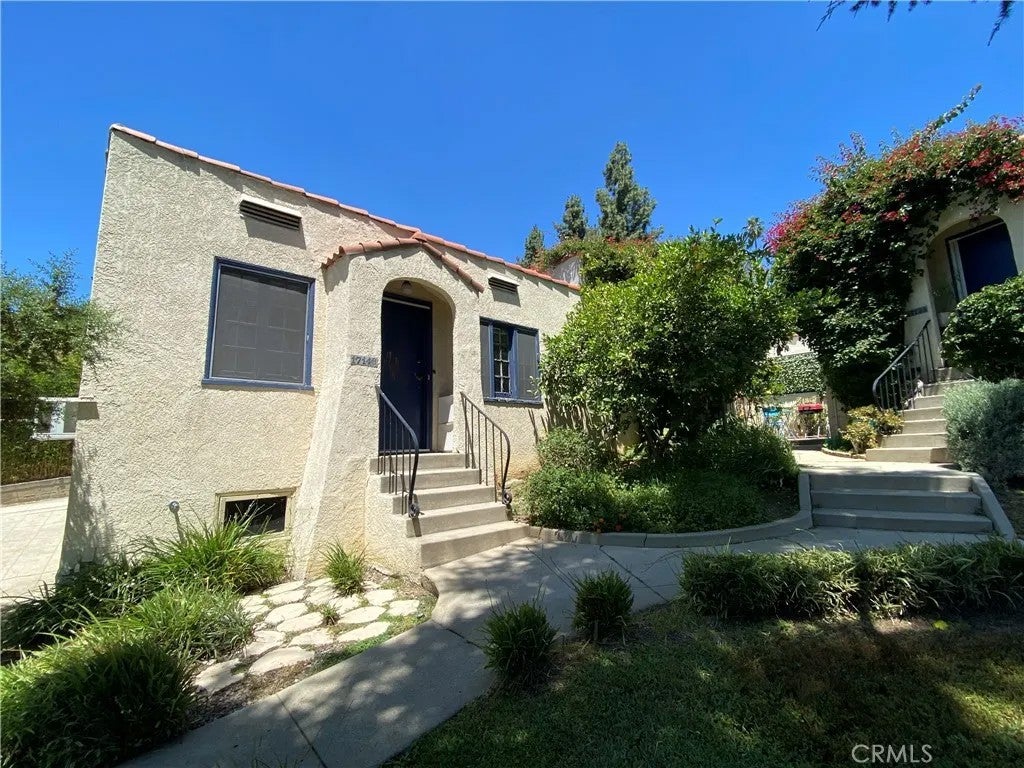 1714 Gillette Crescent B — photo